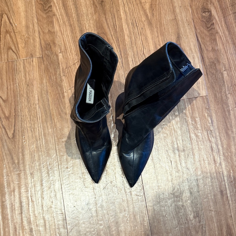Steve Madden Black Pointed Toe Ankle Booties with Side Zip